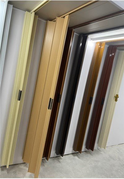 PVC drsna pretisna pretiska vrat